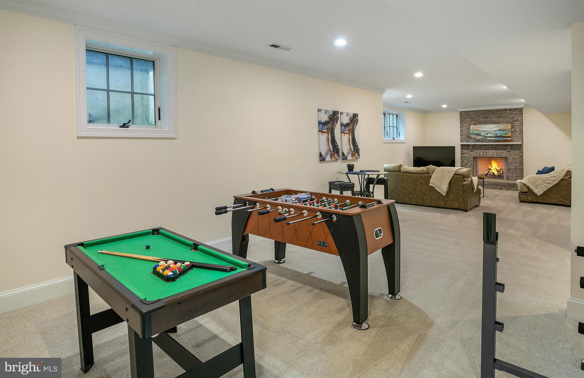 COUNTRY CLUB MANOR - Residential