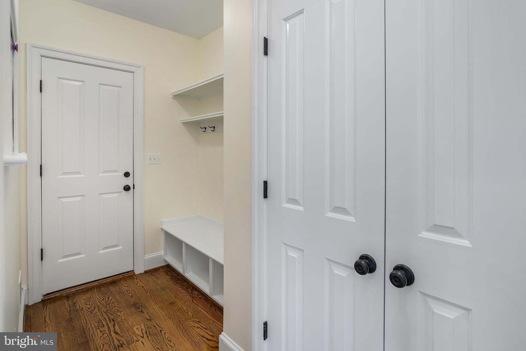 COUNTRY CLUB MANOR - Residential