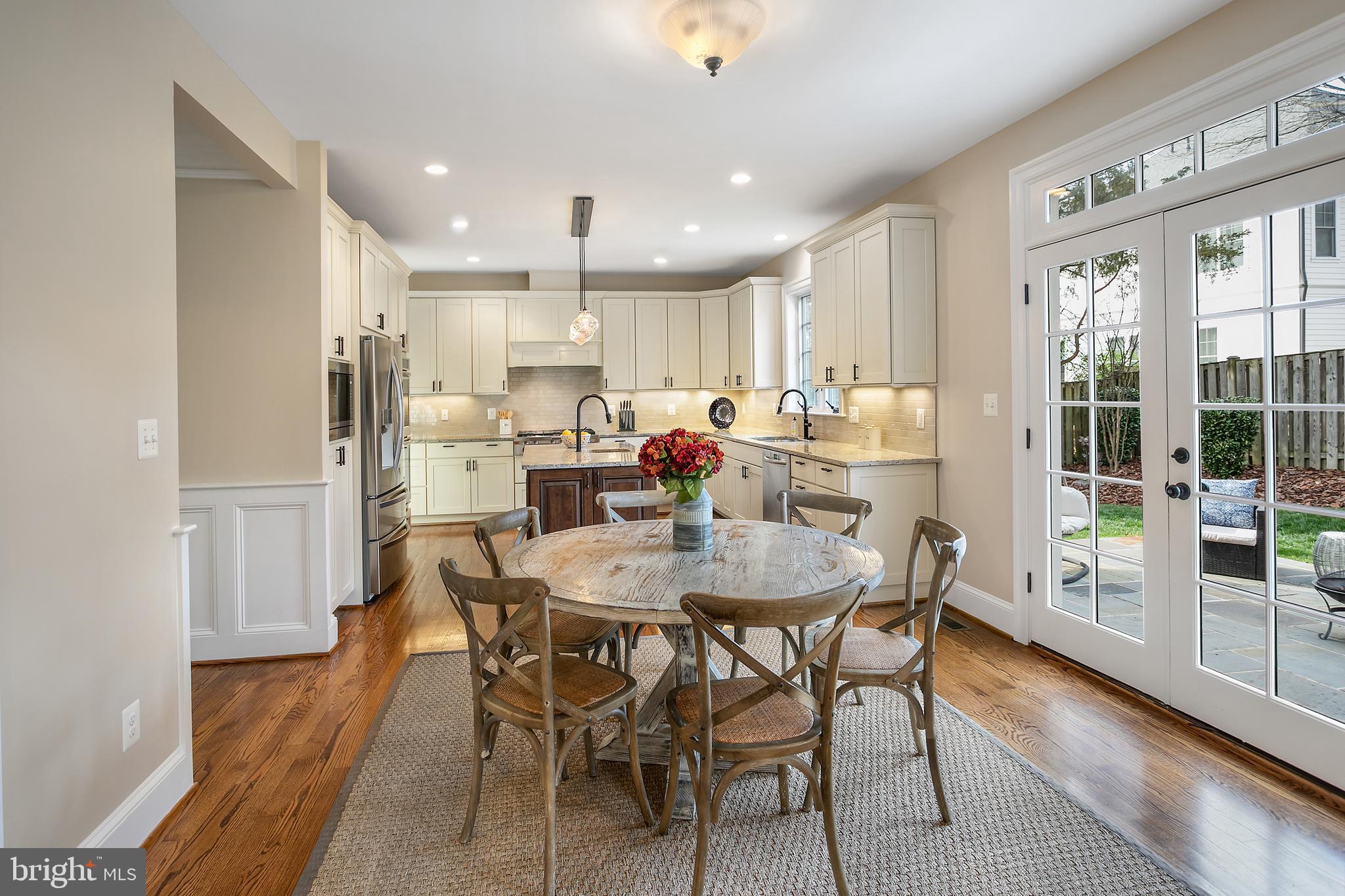 COUNTRY CLUB MANOR - Residential