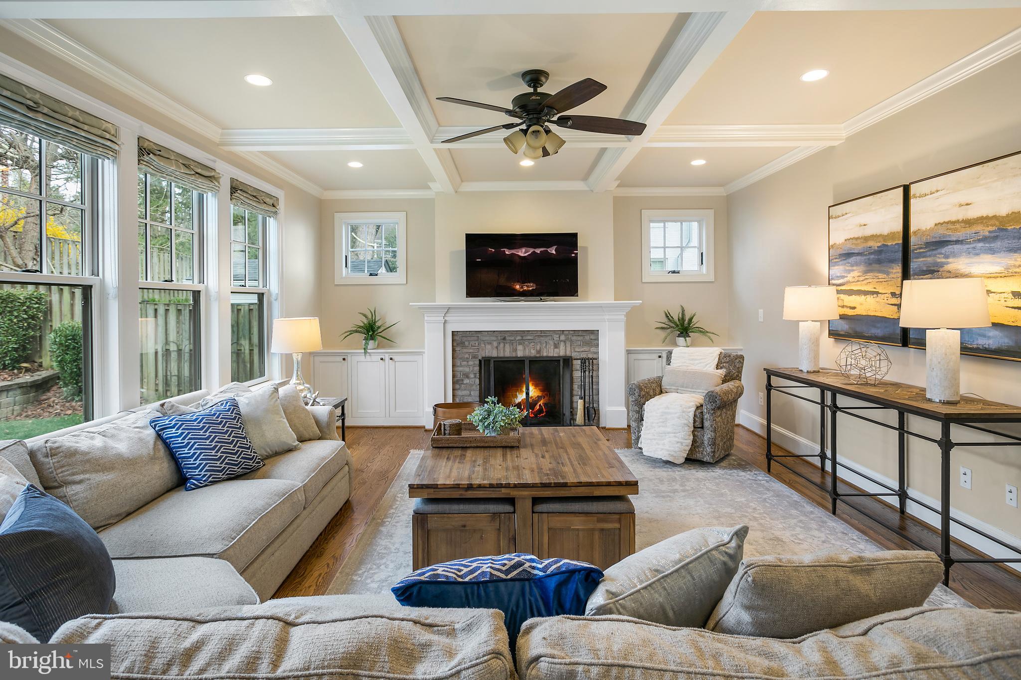 COUNTRY CLUB MANOR - Residential