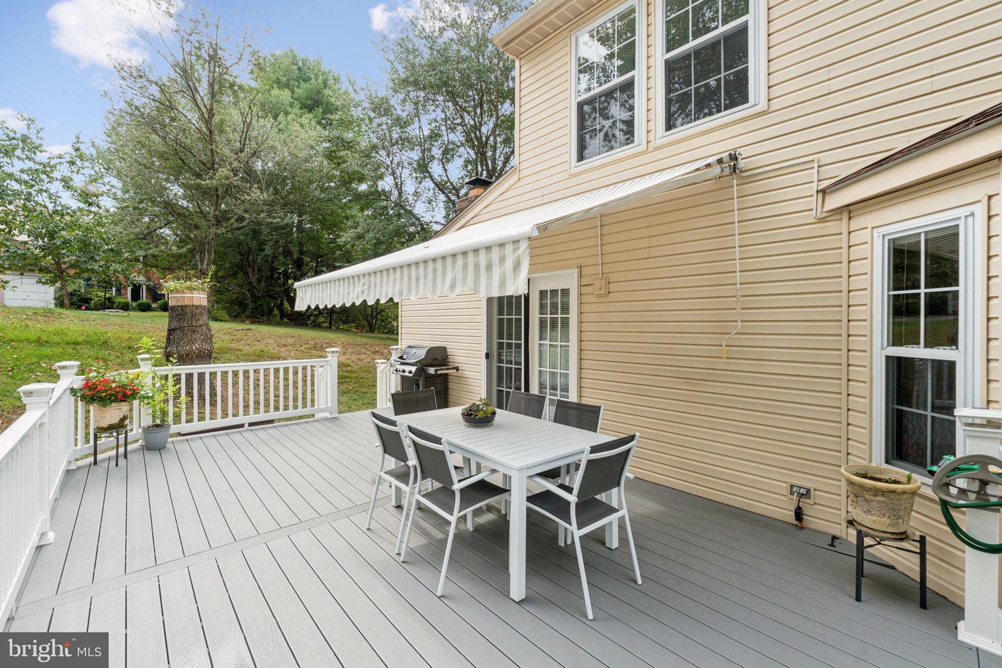 DERWOOD STATION - Residential