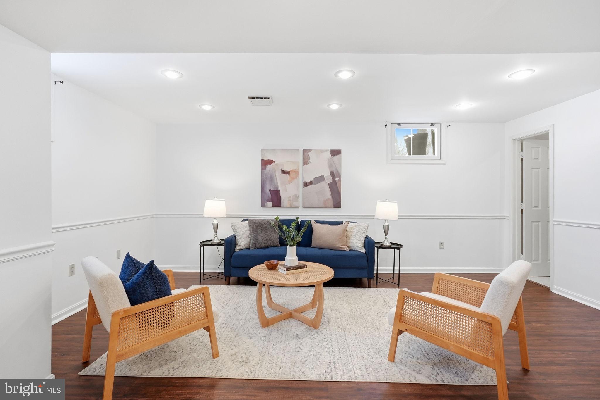 DERWOOD STATION - Residential