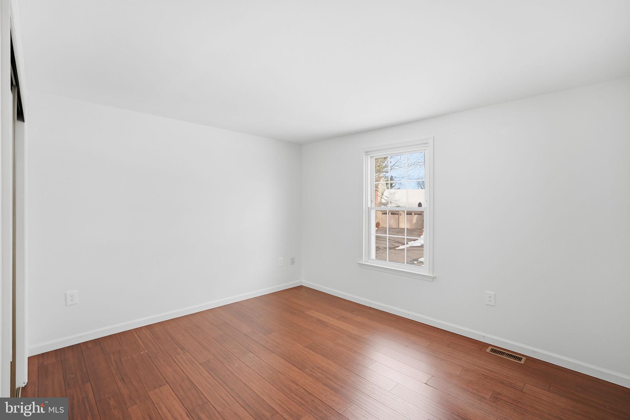 DERWOOD STATION - Residential