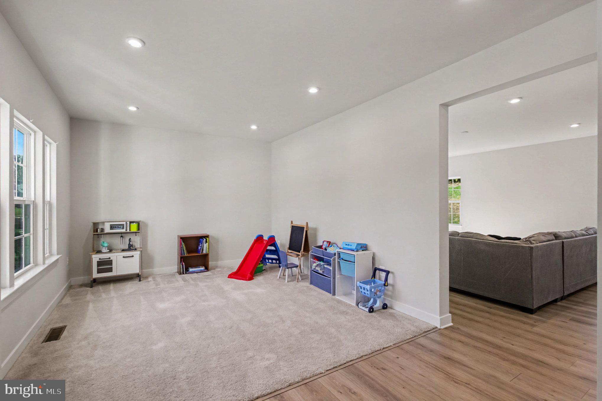 8804 ZOE COURT