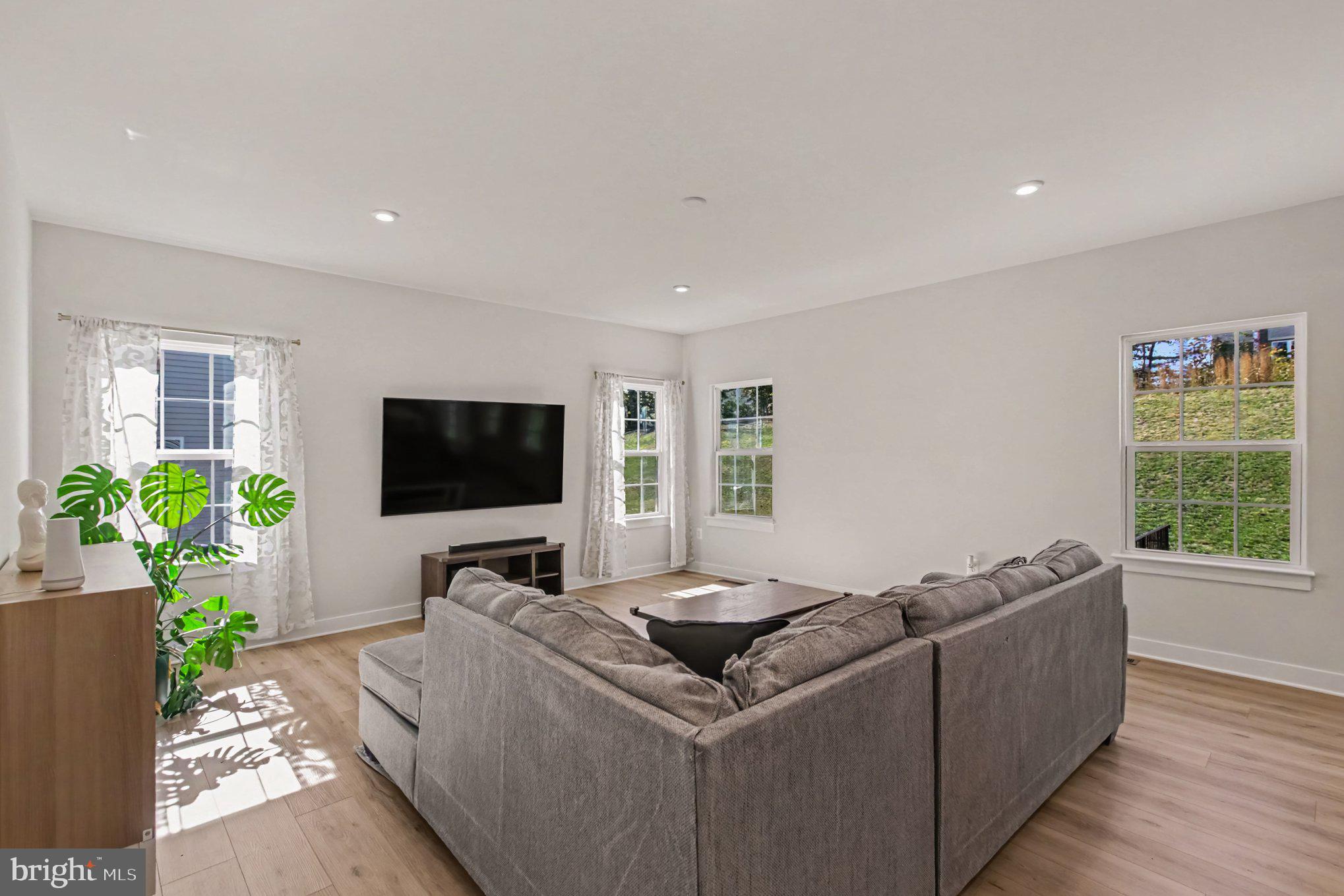 8804 ZOE COURT