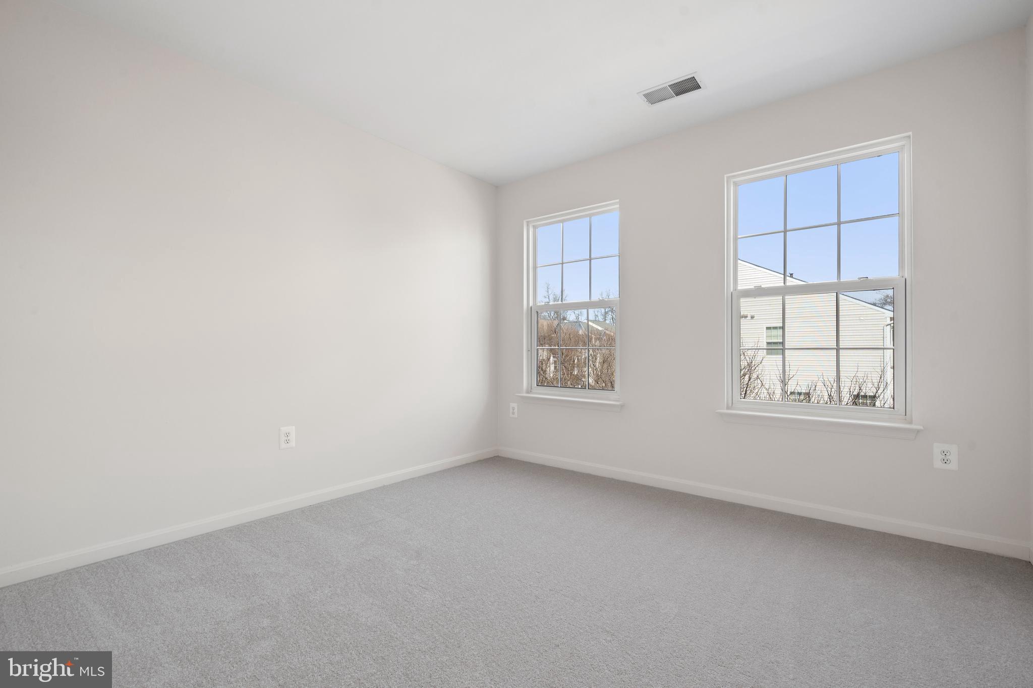 ASHBURN FARM - Residential