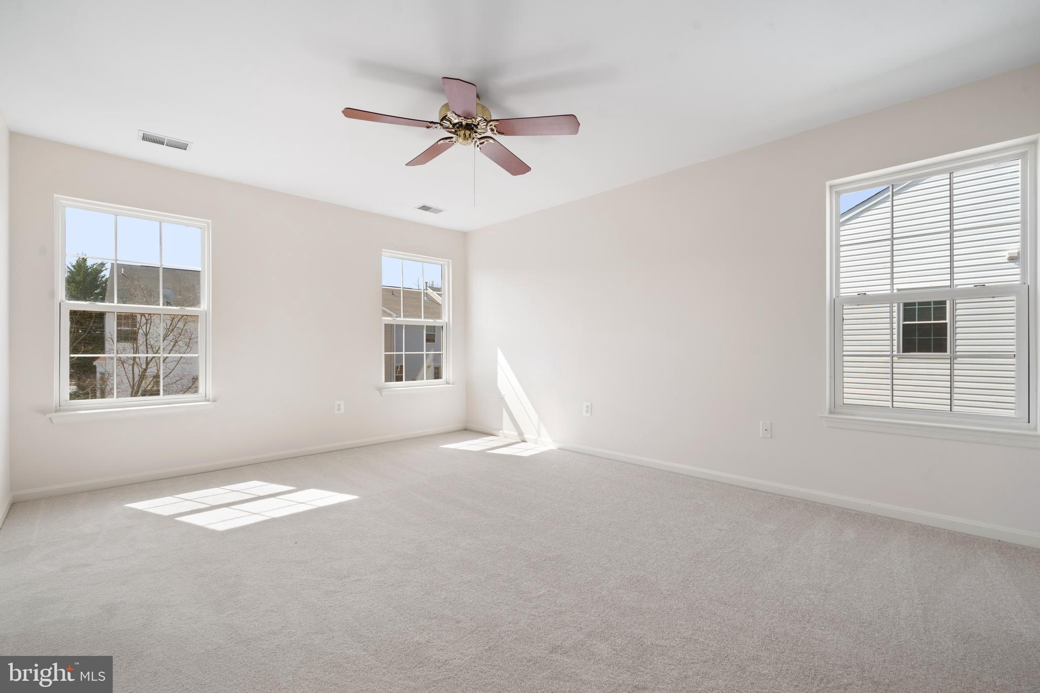 ASHBURN FARM - Residential