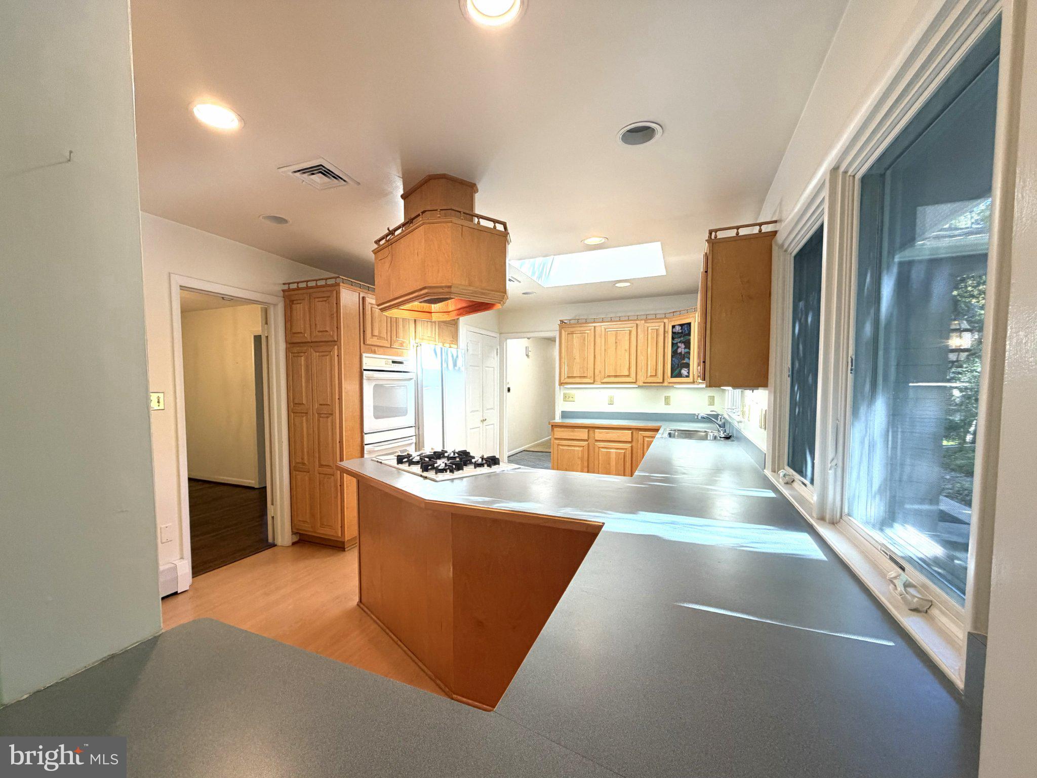 1424 HIGHWOOD DRIVE