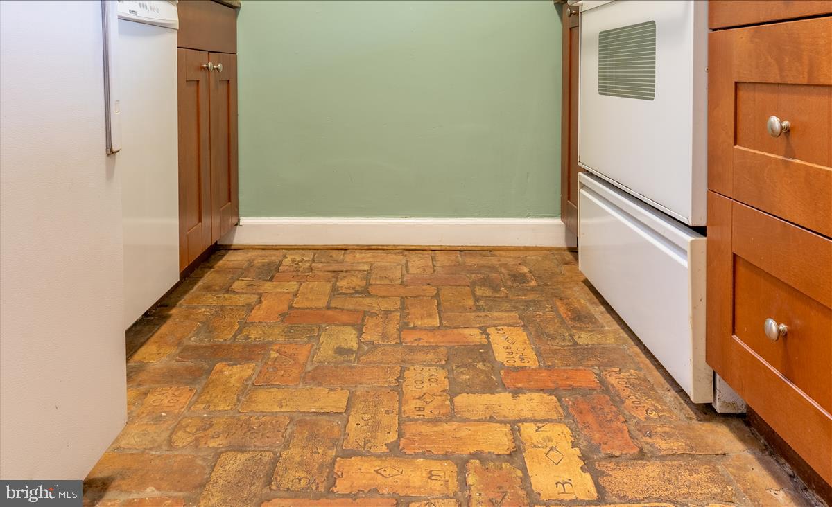 FAIRLINGTON VILLAGES - Residential Lease