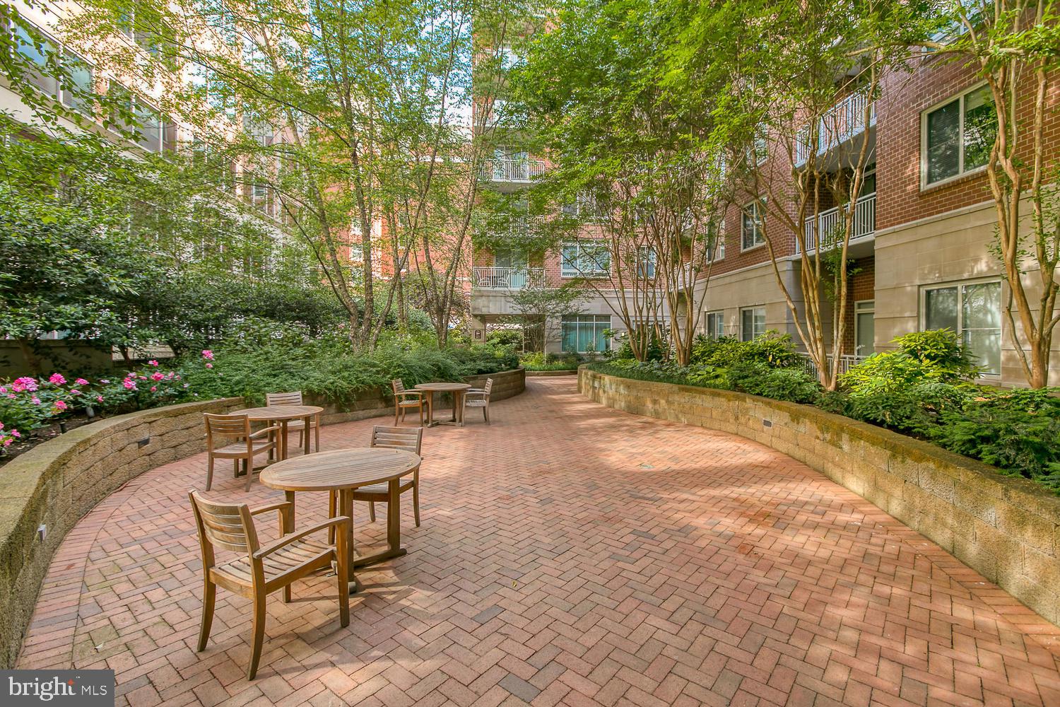 HAWTHORN - Residential Lease