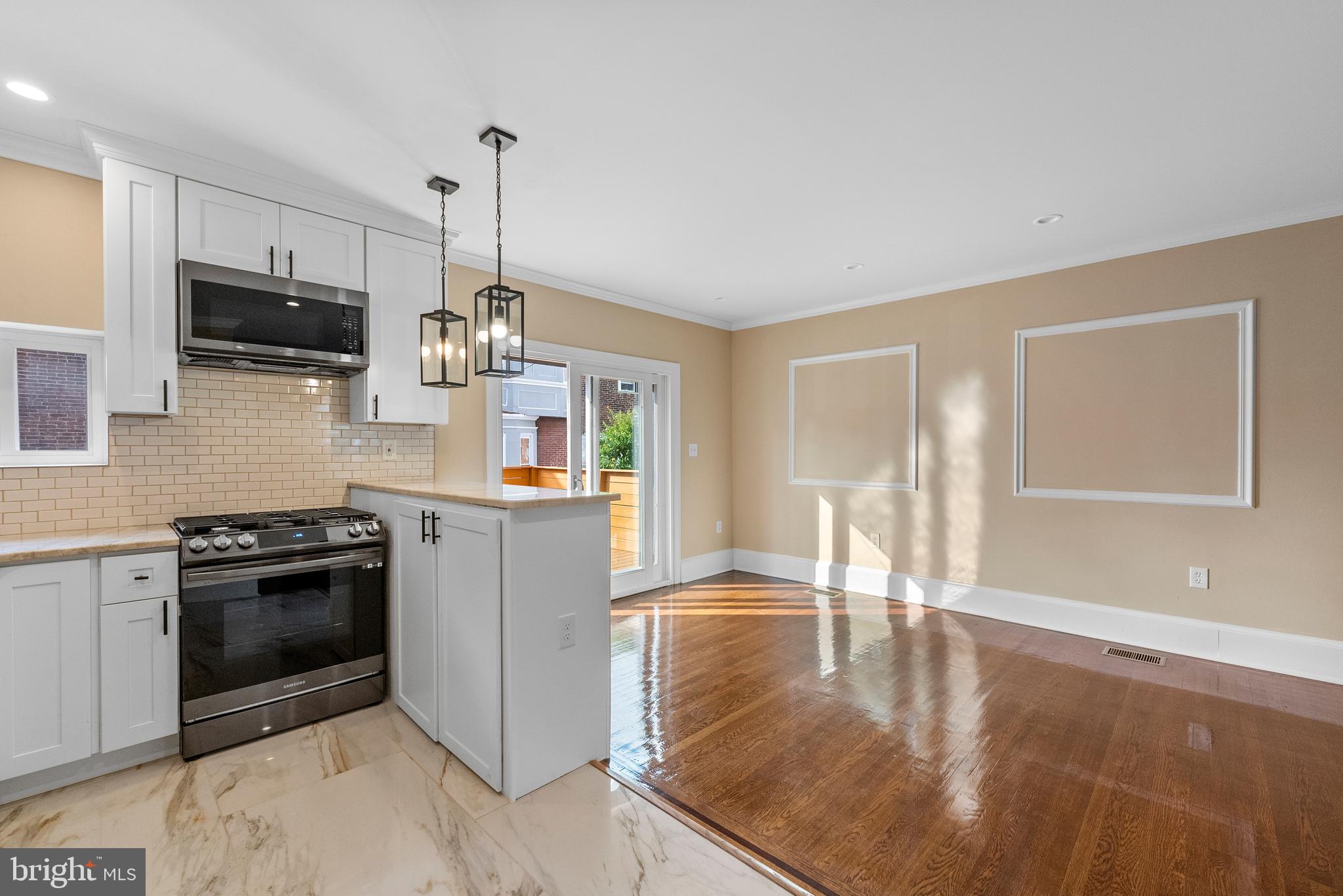GARDEN COURT - Residential