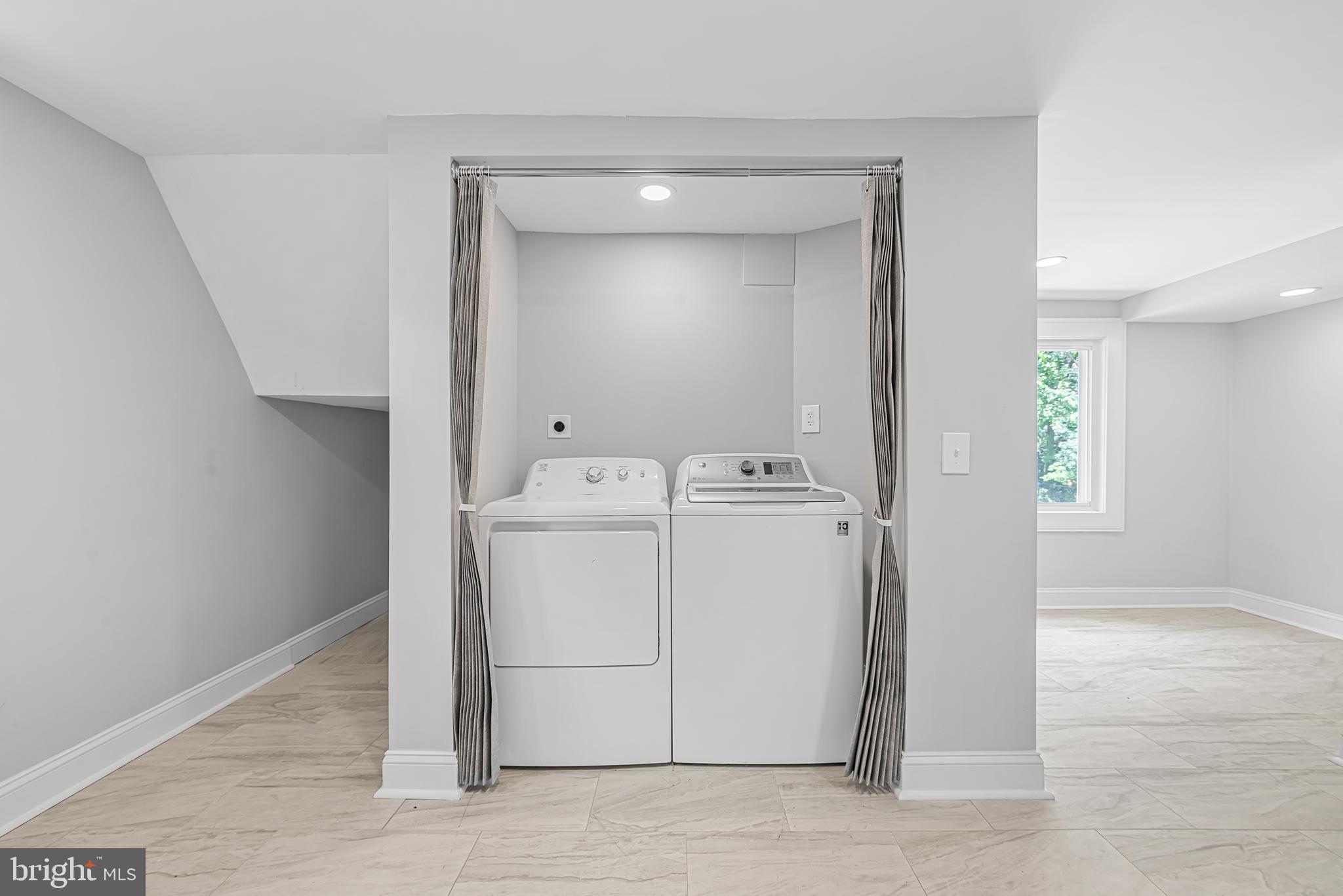 WOODLAWN HEIGHTS - Residential