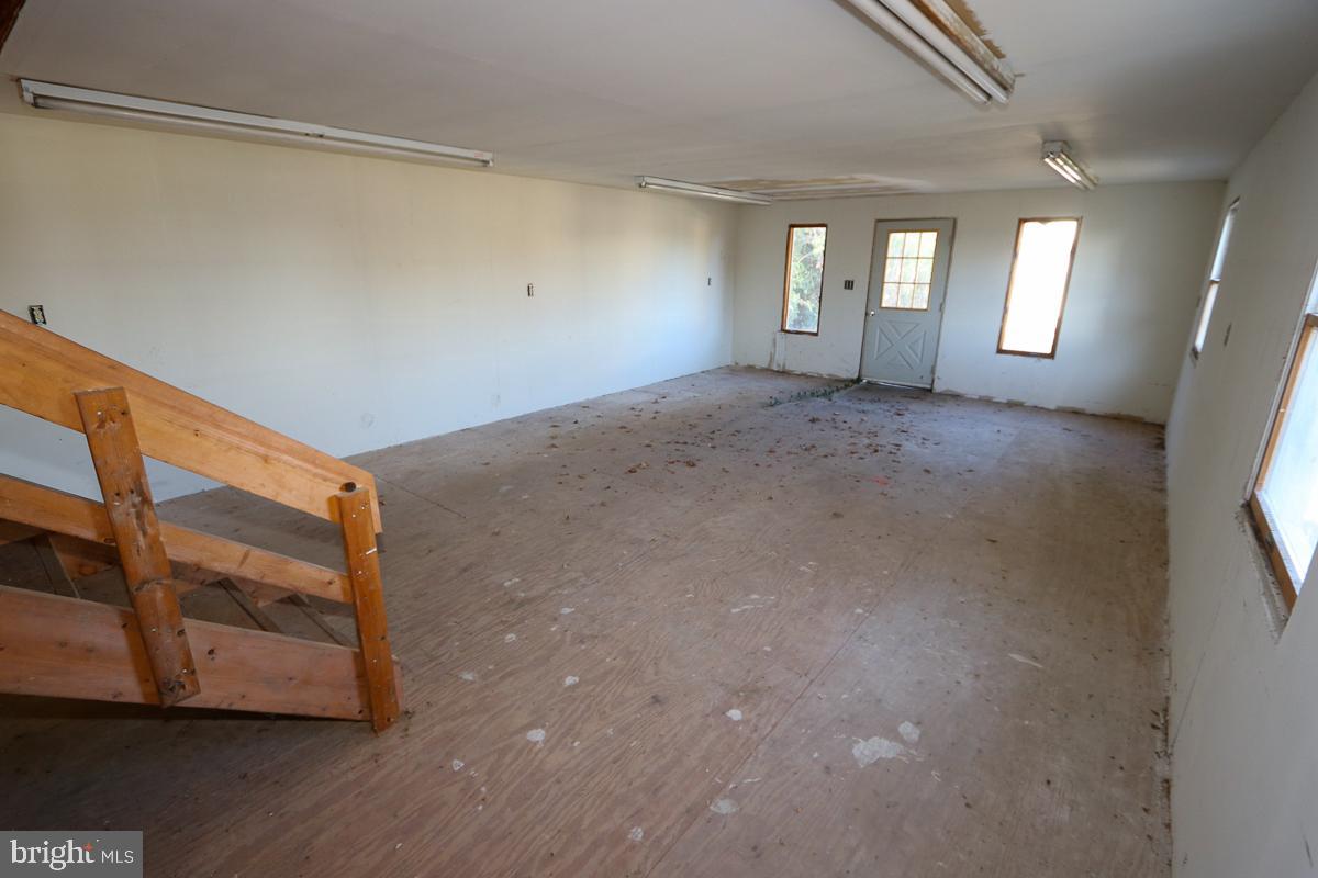 BETHAYRES - Commercial Sale