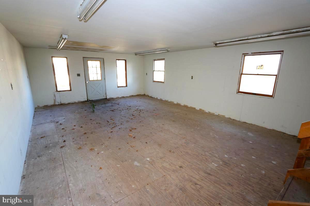 BETHAYRES - Commercial Sale