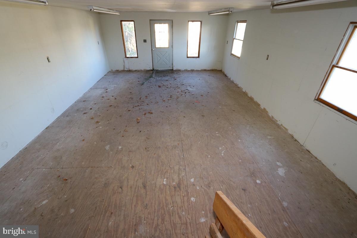 BETHAYRES - Commercial Sale