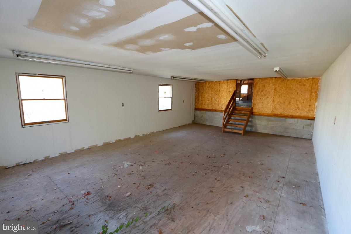 BETHAYRES - Commercial Sale