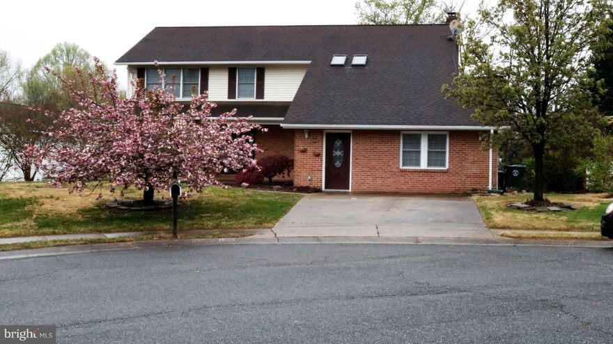 Beautiful 2 levels single family home build in 1990, freshly painted with 4 bedrooms and updated bathrooms.  beautiful flat big yard size Acreage .462,  Living Room, dining room, family room with fire place, office and another large family room and plenty of closets.