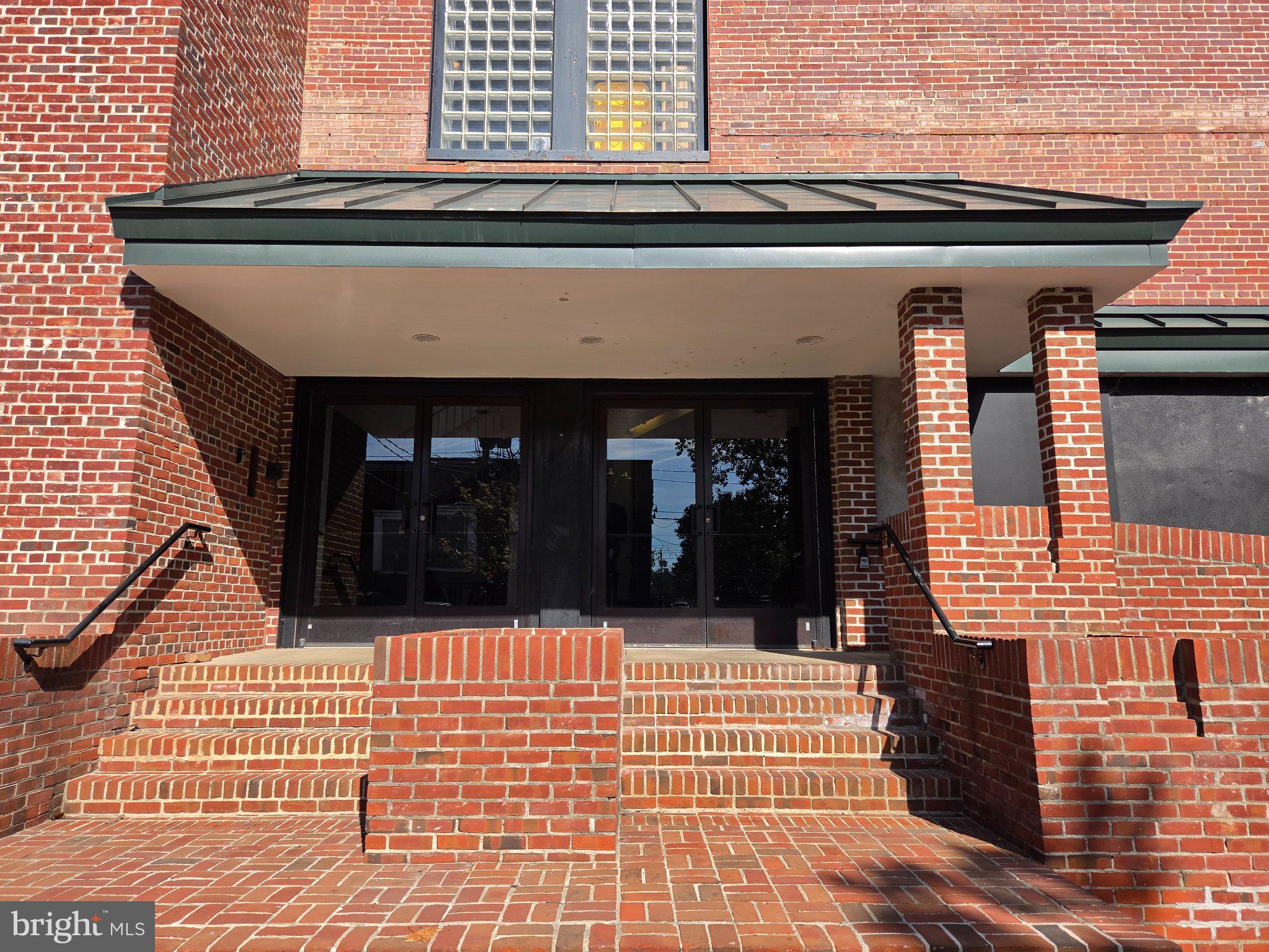 907 CAROLINE STREET 16