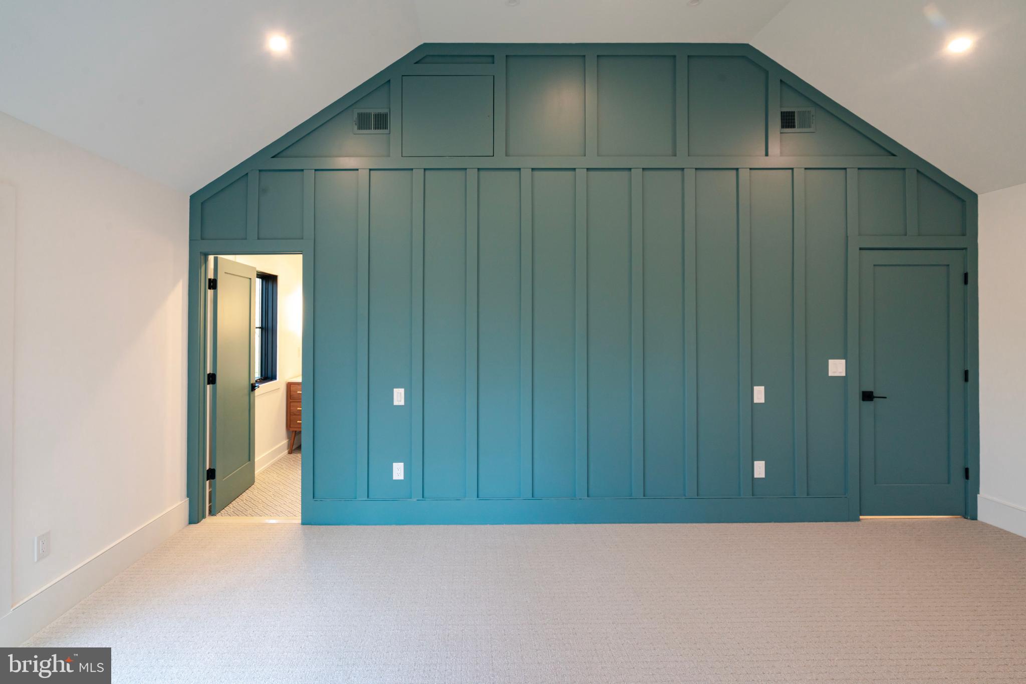 CHESTNUT HILL - Residential