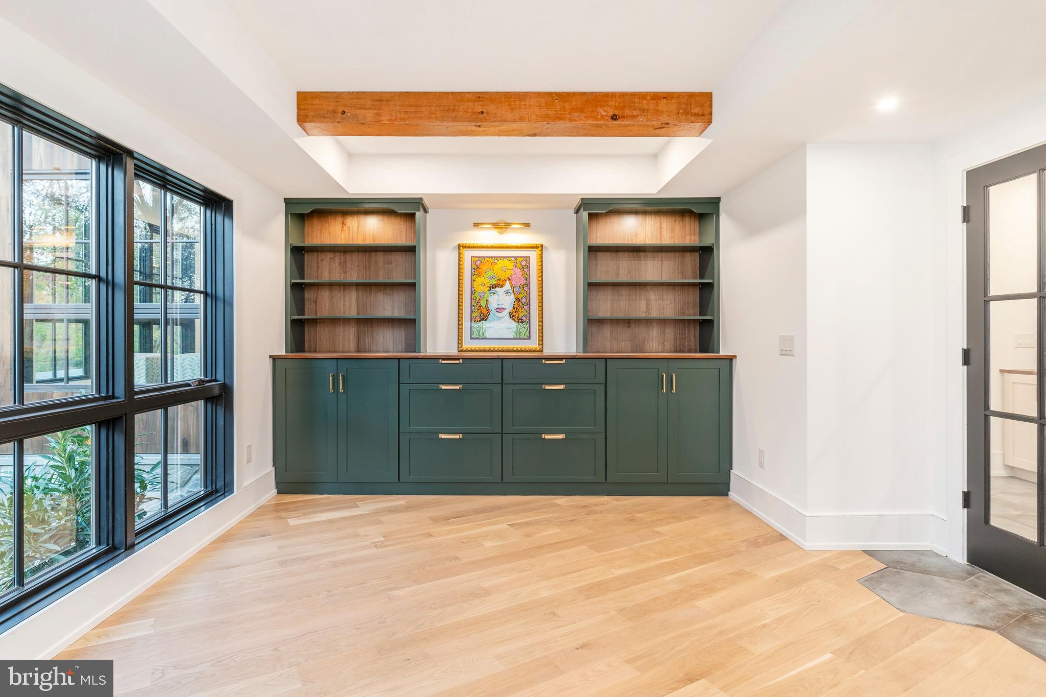 CHESTNUT HILL - Residential