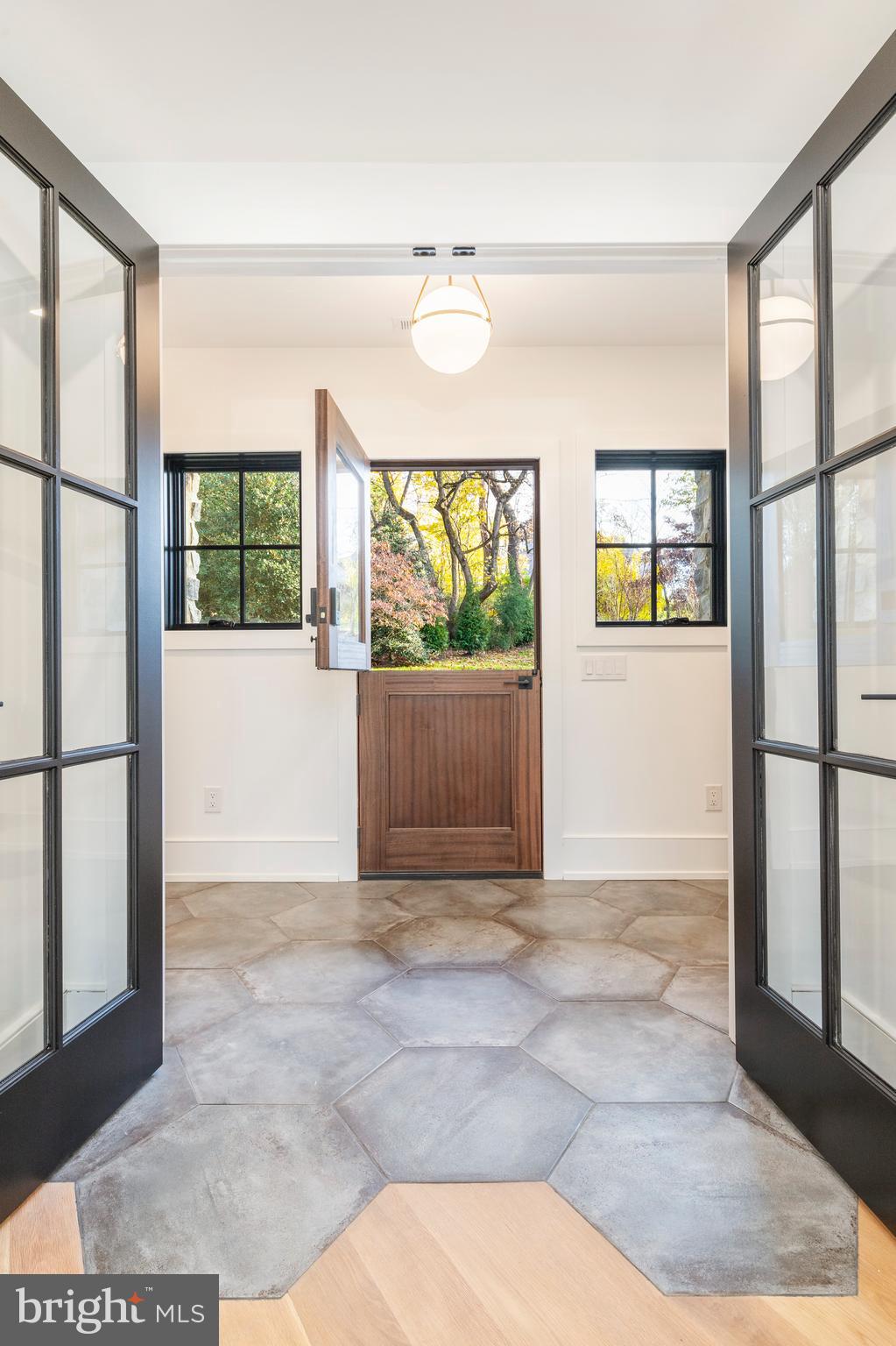 CHESTNUT HILL - Residential