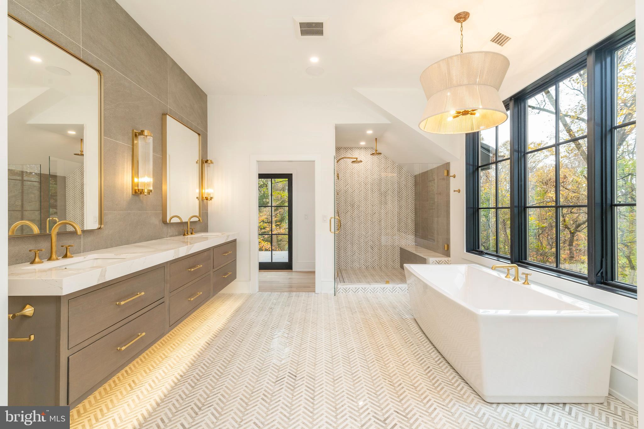 CHESTNUT HILL - Residential