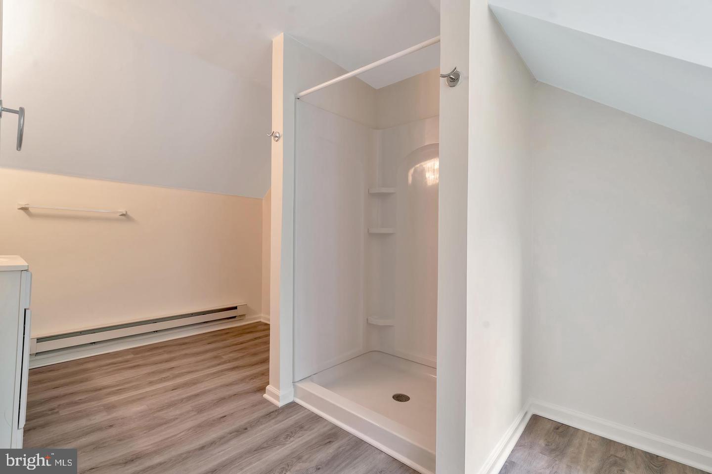 EAGLE CROSSING - Residential Lease