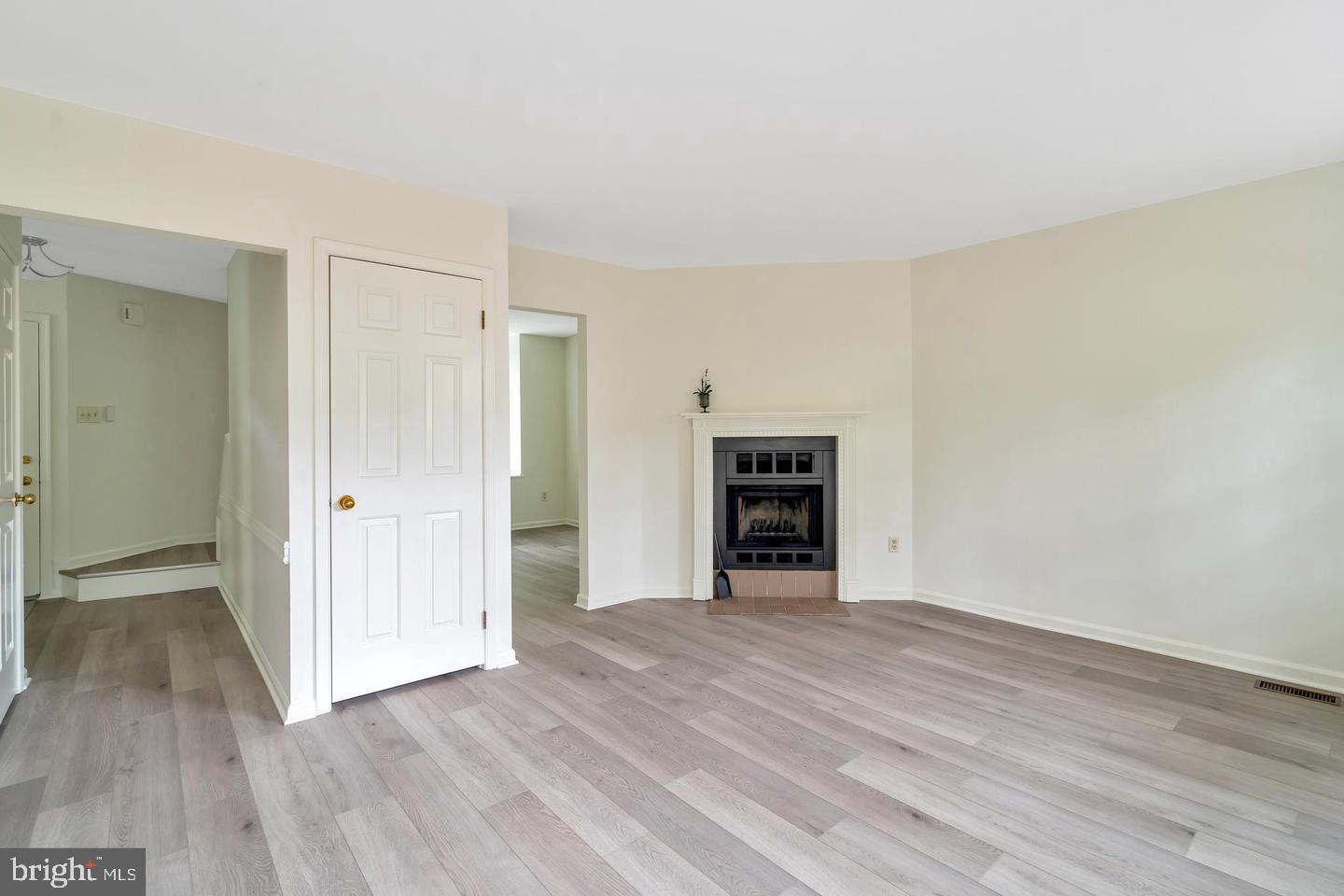 EAGLE CROSSING - Residential Lease