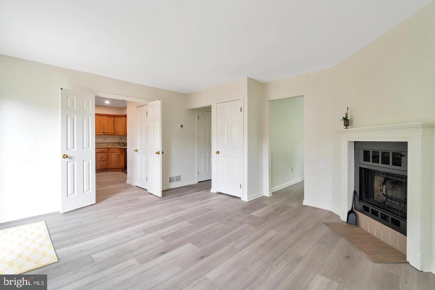 EAGLE CROSSING - Residential Lease