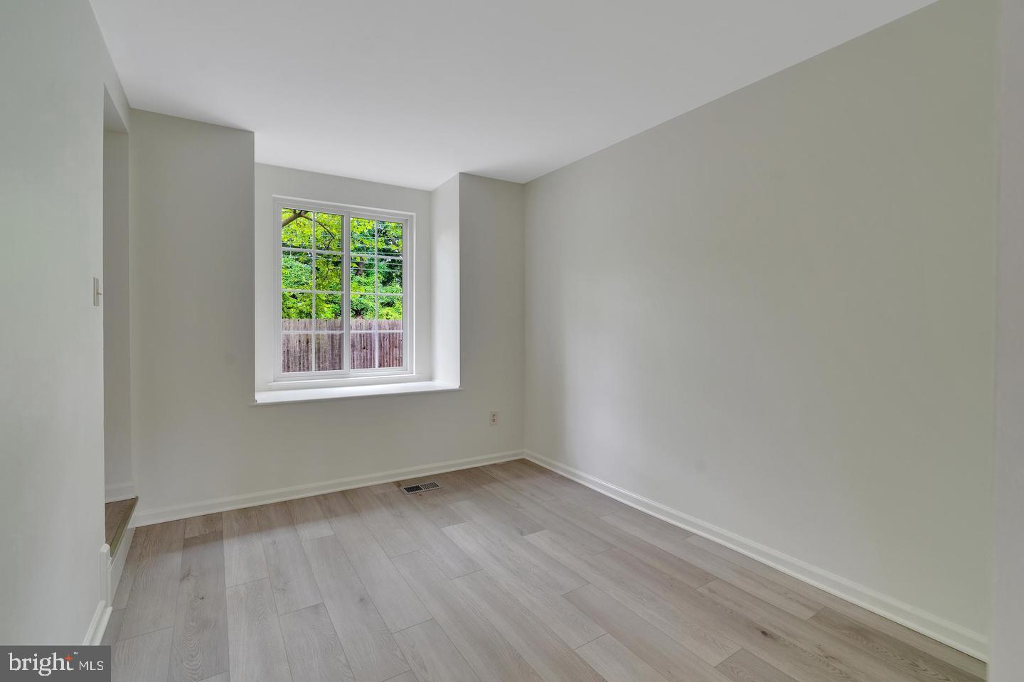 EAGLE CROSSING - Residential Lease