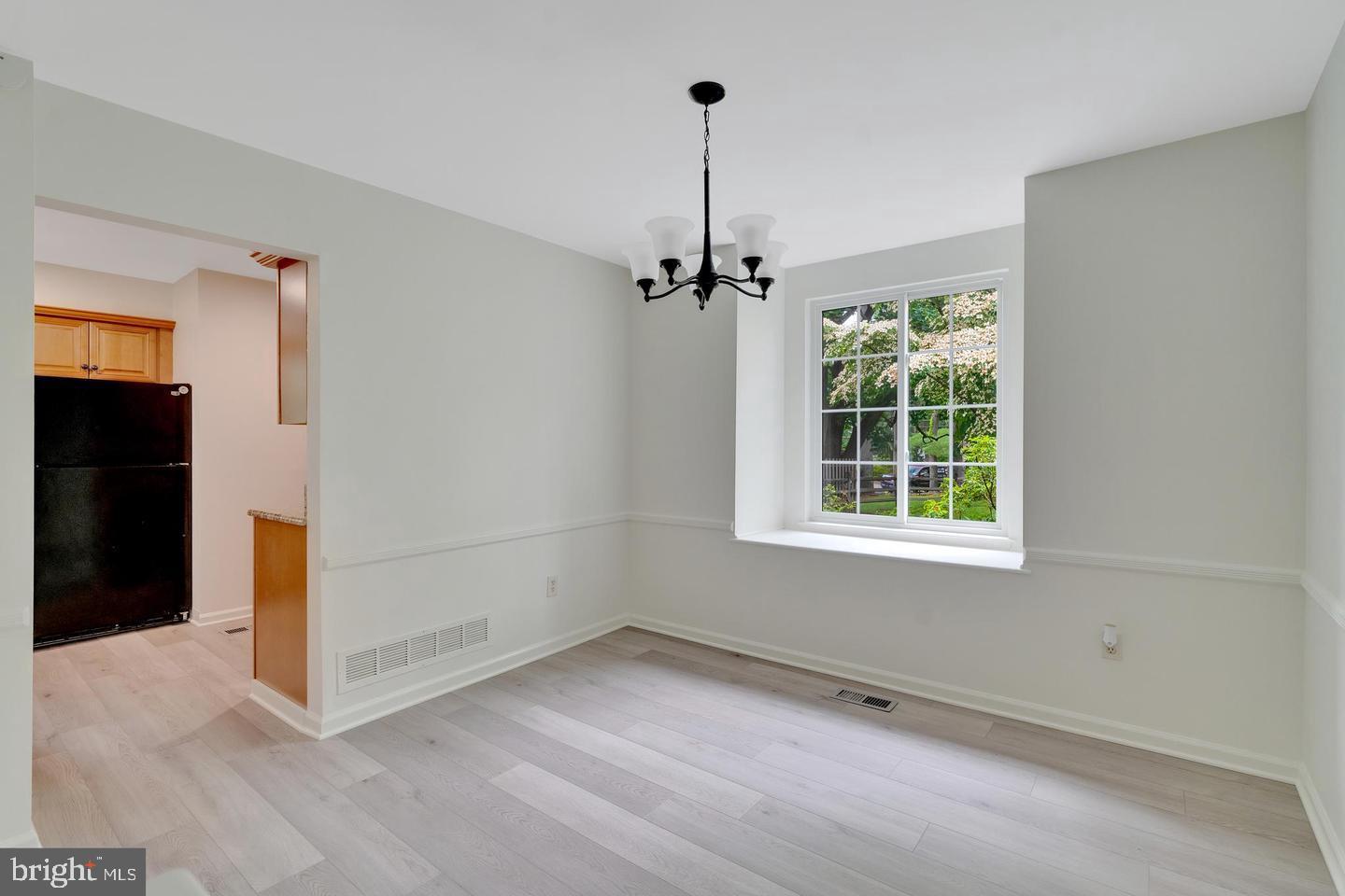 EAGLE CROSSING - Residential Lease