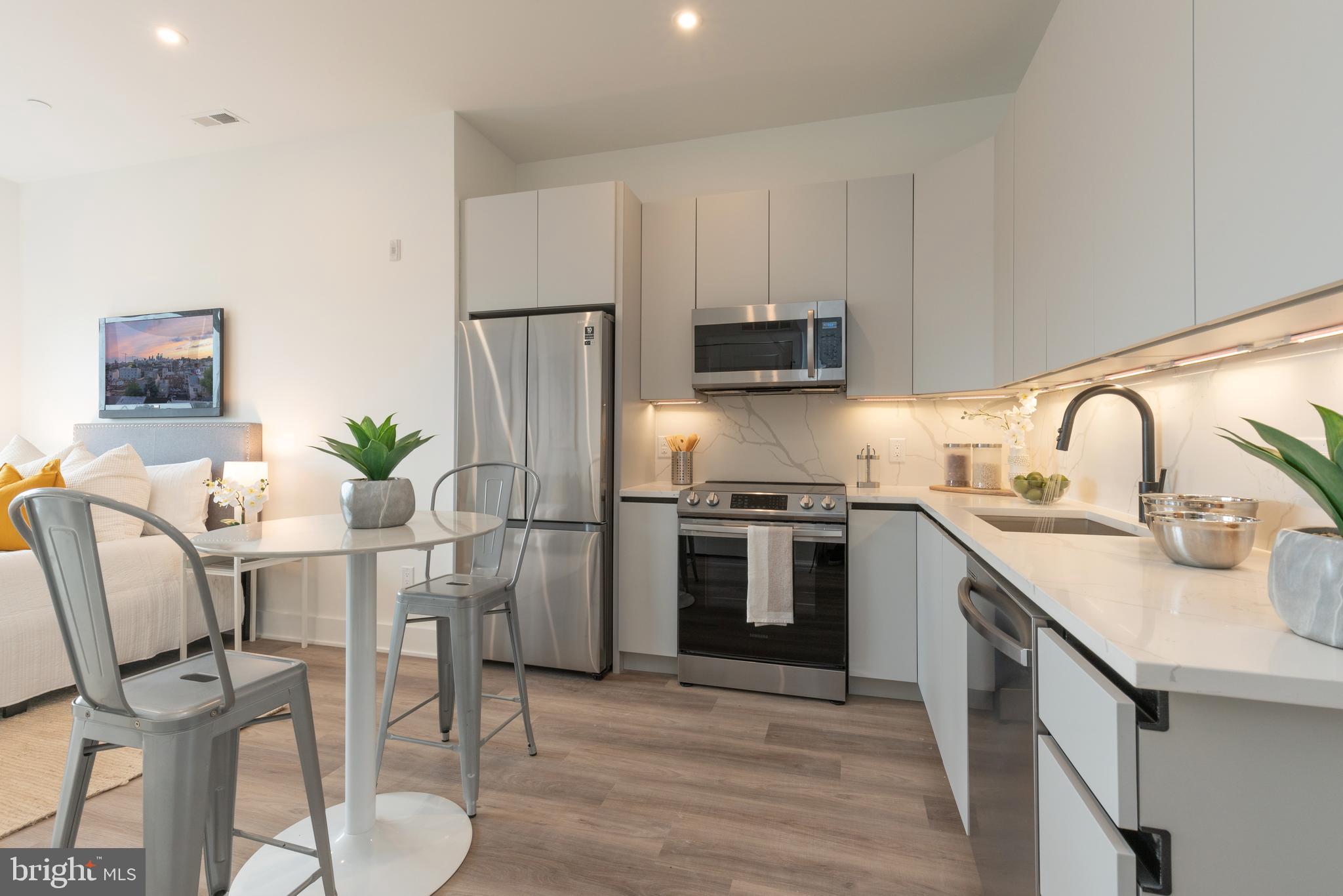 1421 E COLUMBIA AVENUE 301