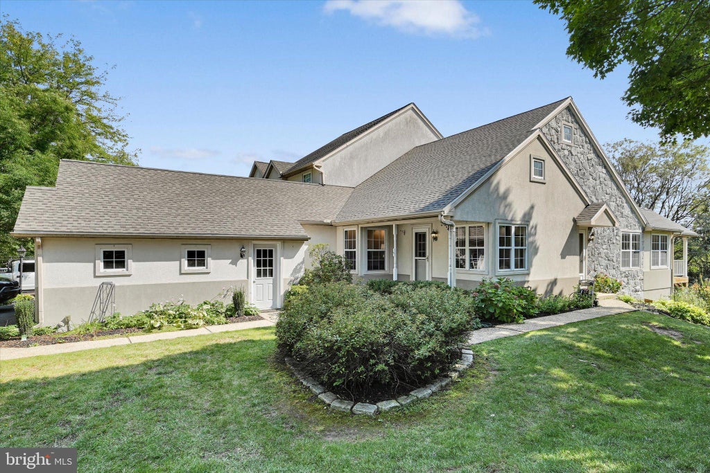 Photo of 801 Tanglegate Place, MILLERSVILLE, PA 17551 (MLS # PALA2094648)