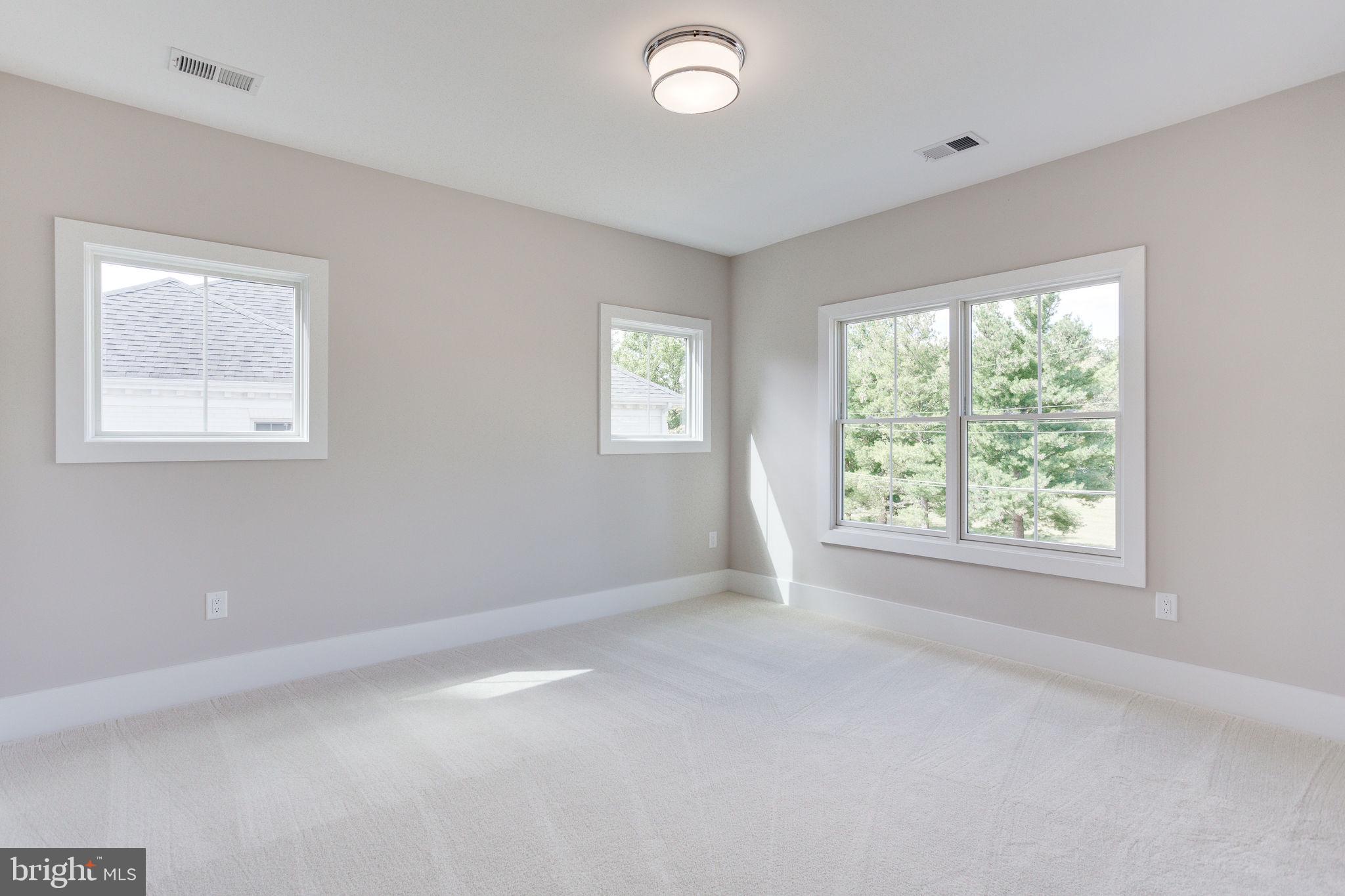 VIENNA WOODS - Residential