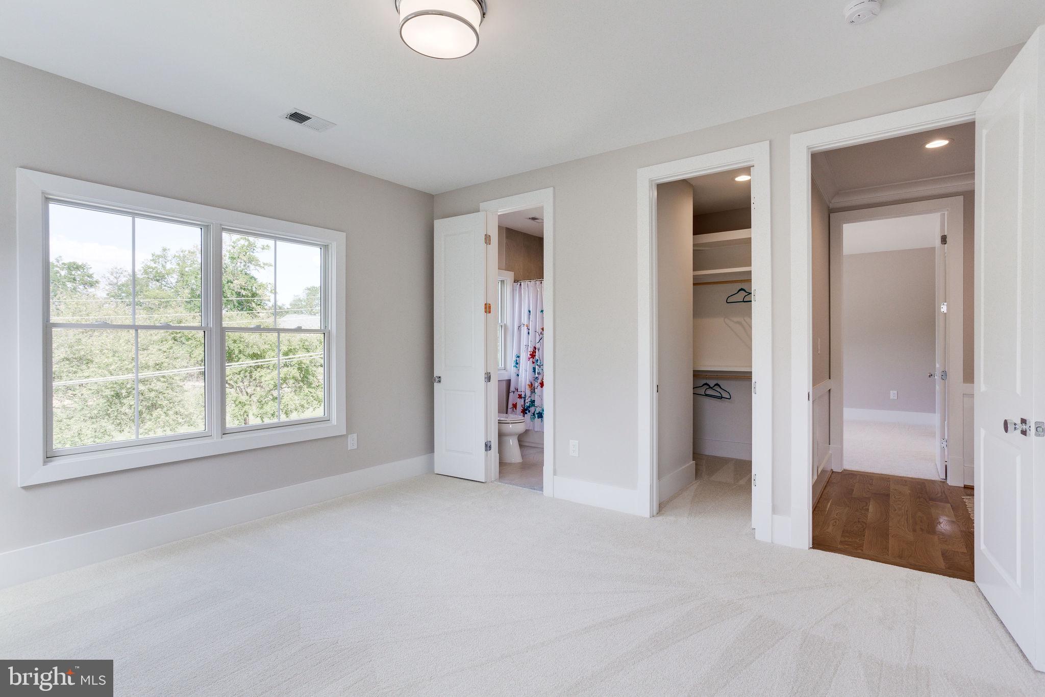 VIENNA WOODS - Residential