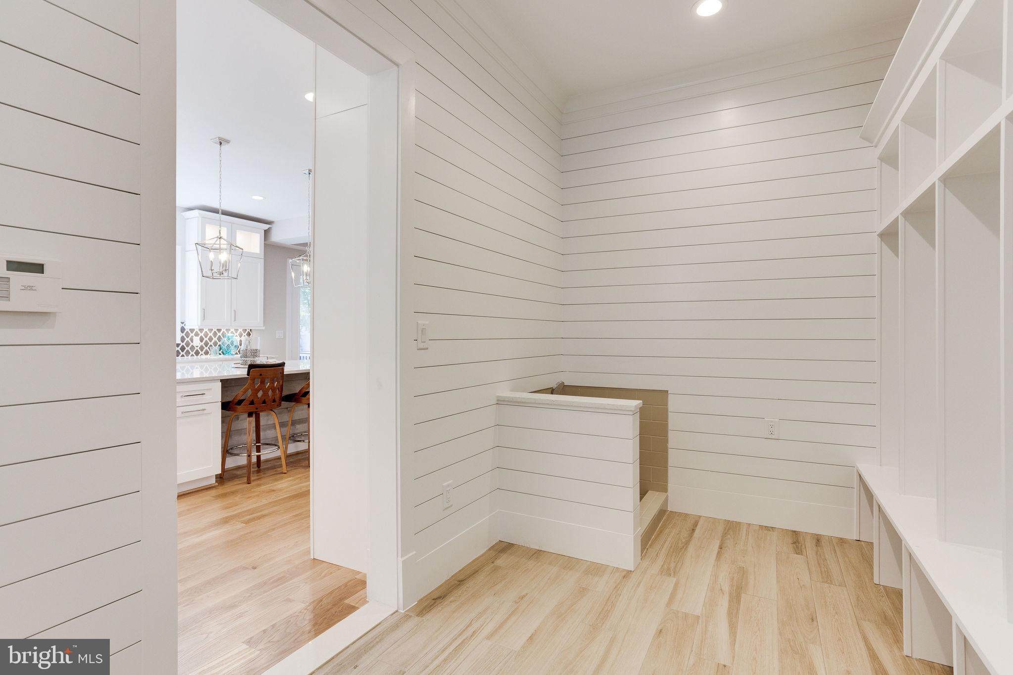 VIENNA WOODS - Residential