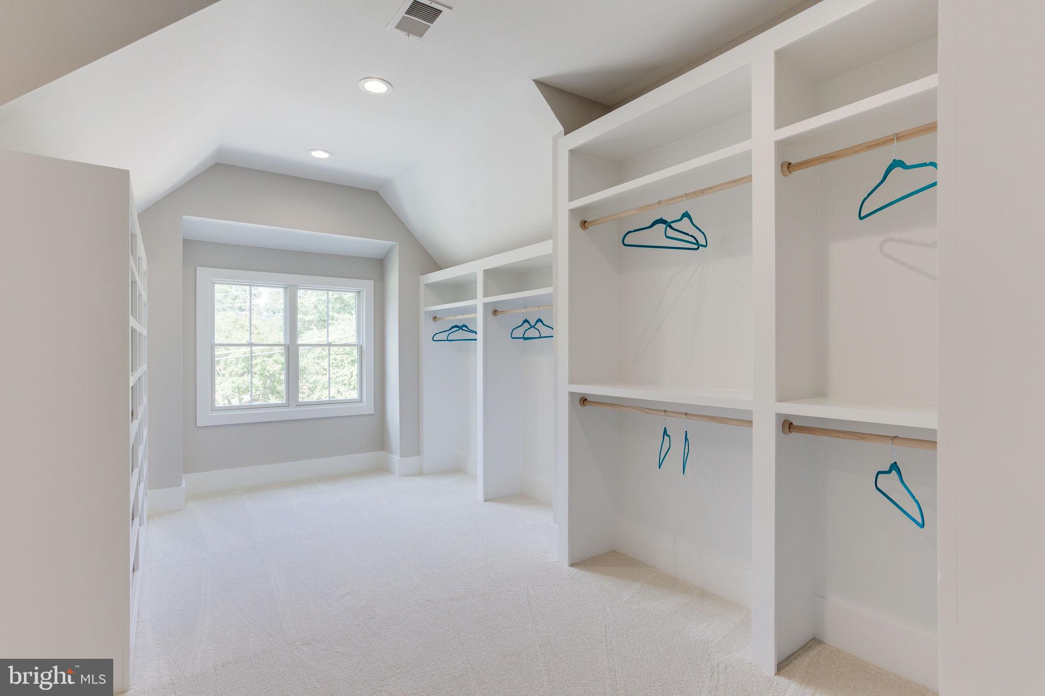 VIENNA WOODS - Residential