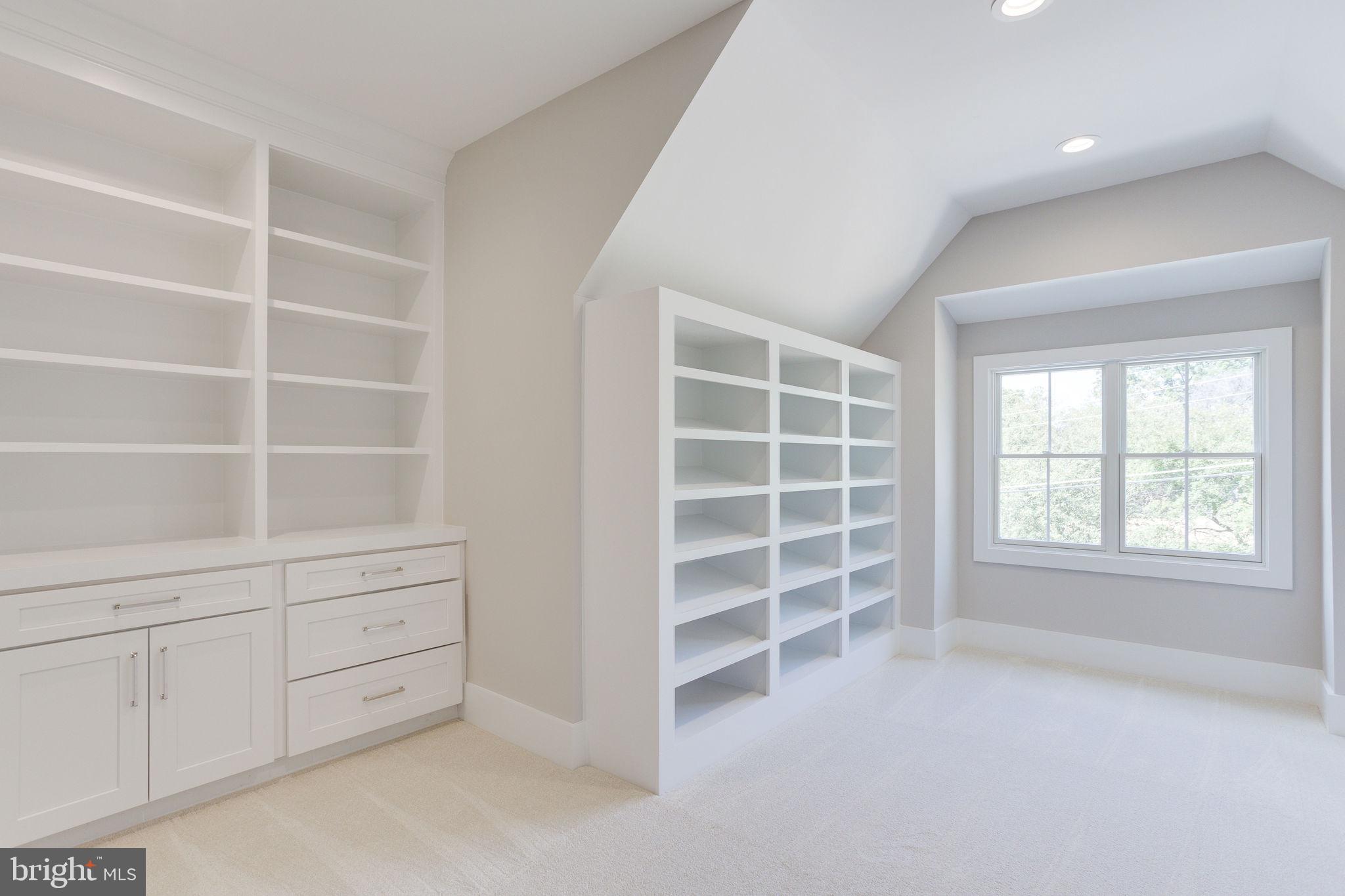 VIENNA WOODS - Residential