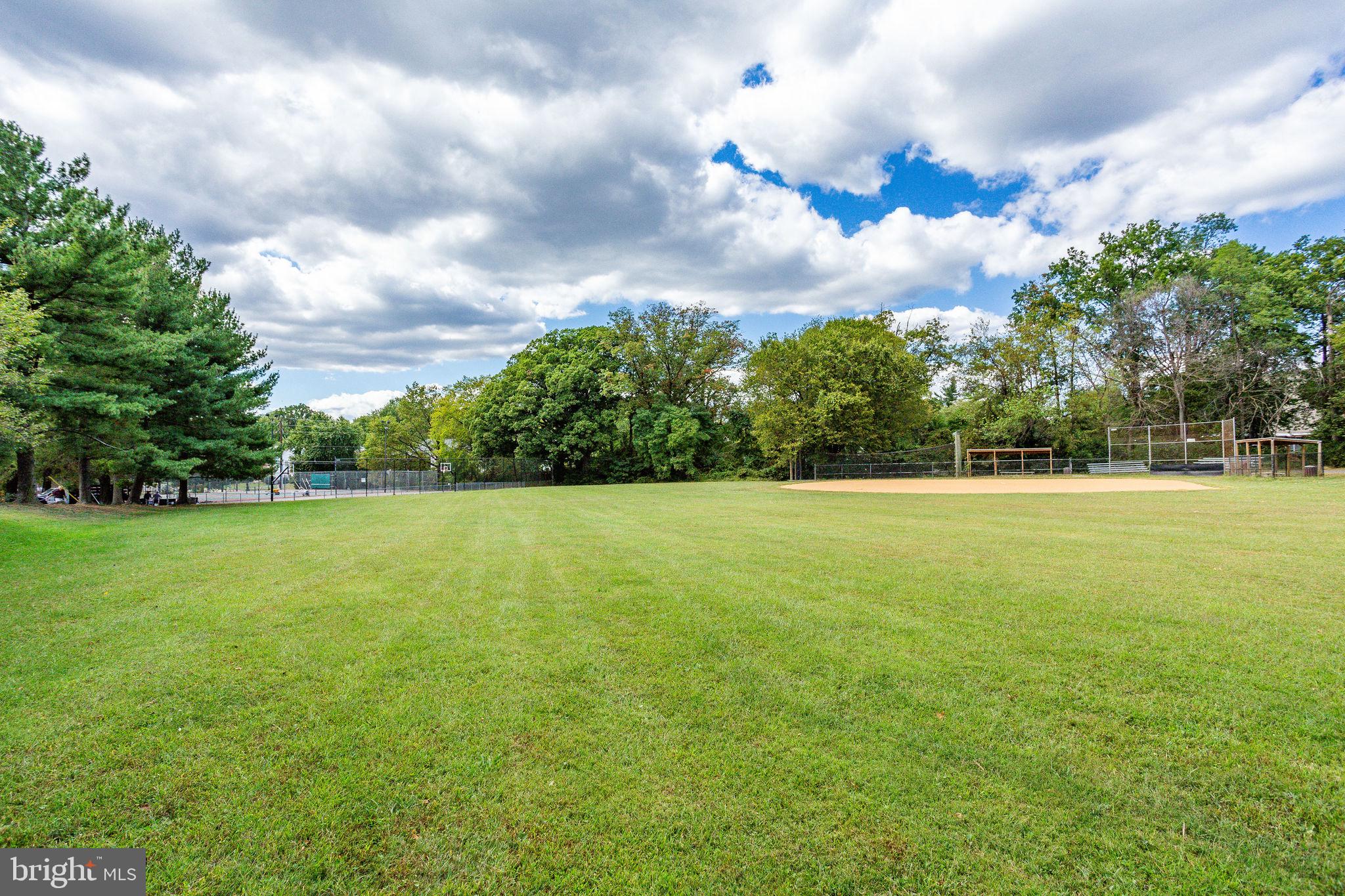 VIENNA WOODS - Residential