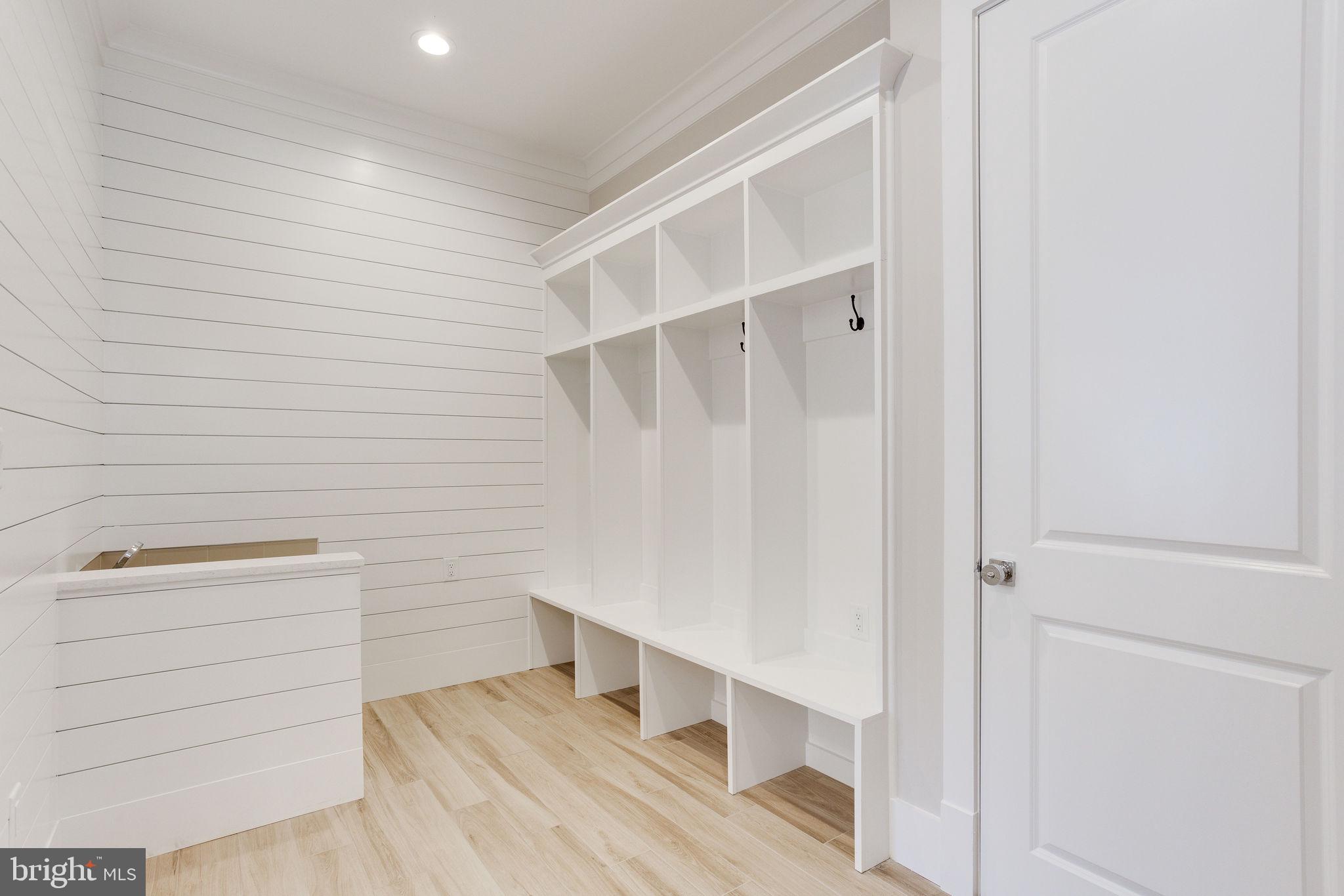 VIENNA WOODS - Residential