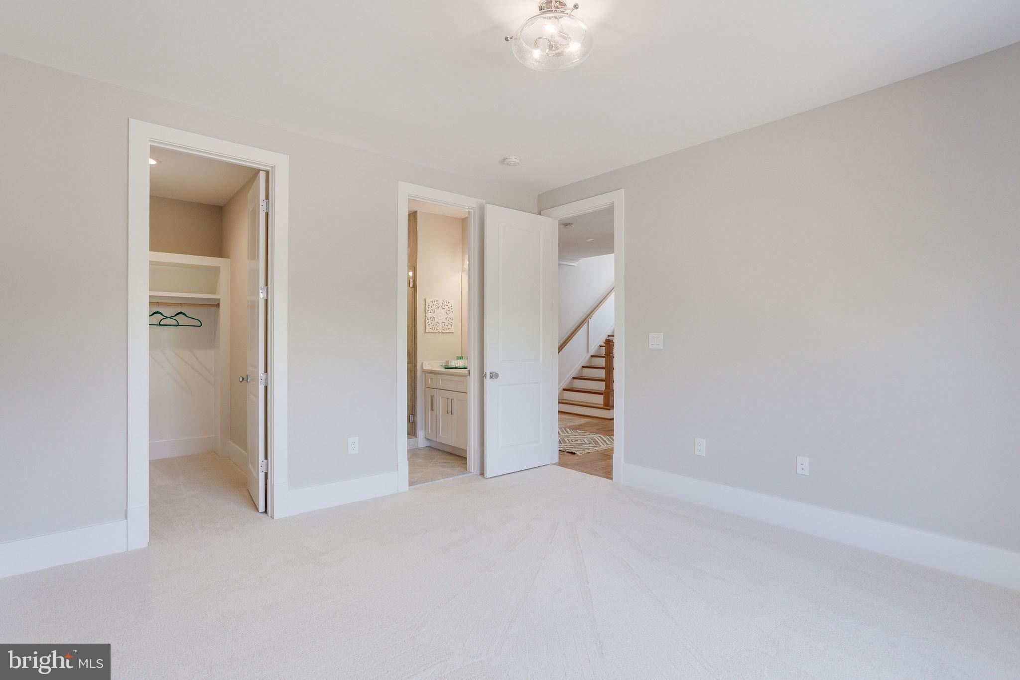 VIENNA WOODS - Residential