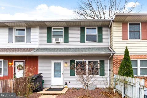 Photo of 142 Maplewood Lane, MARIETTA, PA 17547 (MLS # PALA2061638)