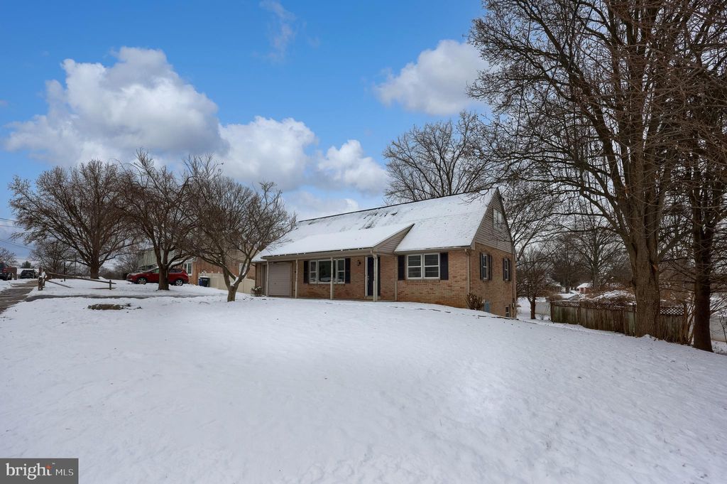 Photo of 5421 Rainbow Drive, EAST PETERSBURG, PA 17520 (MLS # PALA2080800)