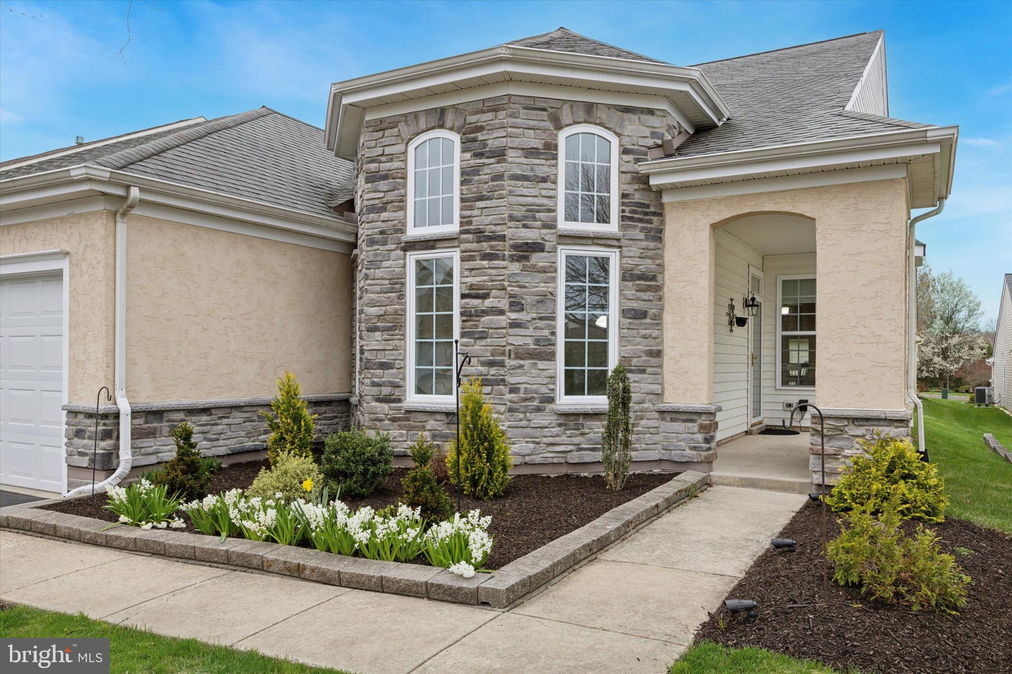 1105 MAXWELL MANOR