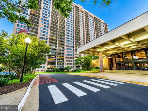 Photo of 5501 Seminary Road #1908S, FALLS CHURCH, VA 22041 (MLS # VAFX2312426)
