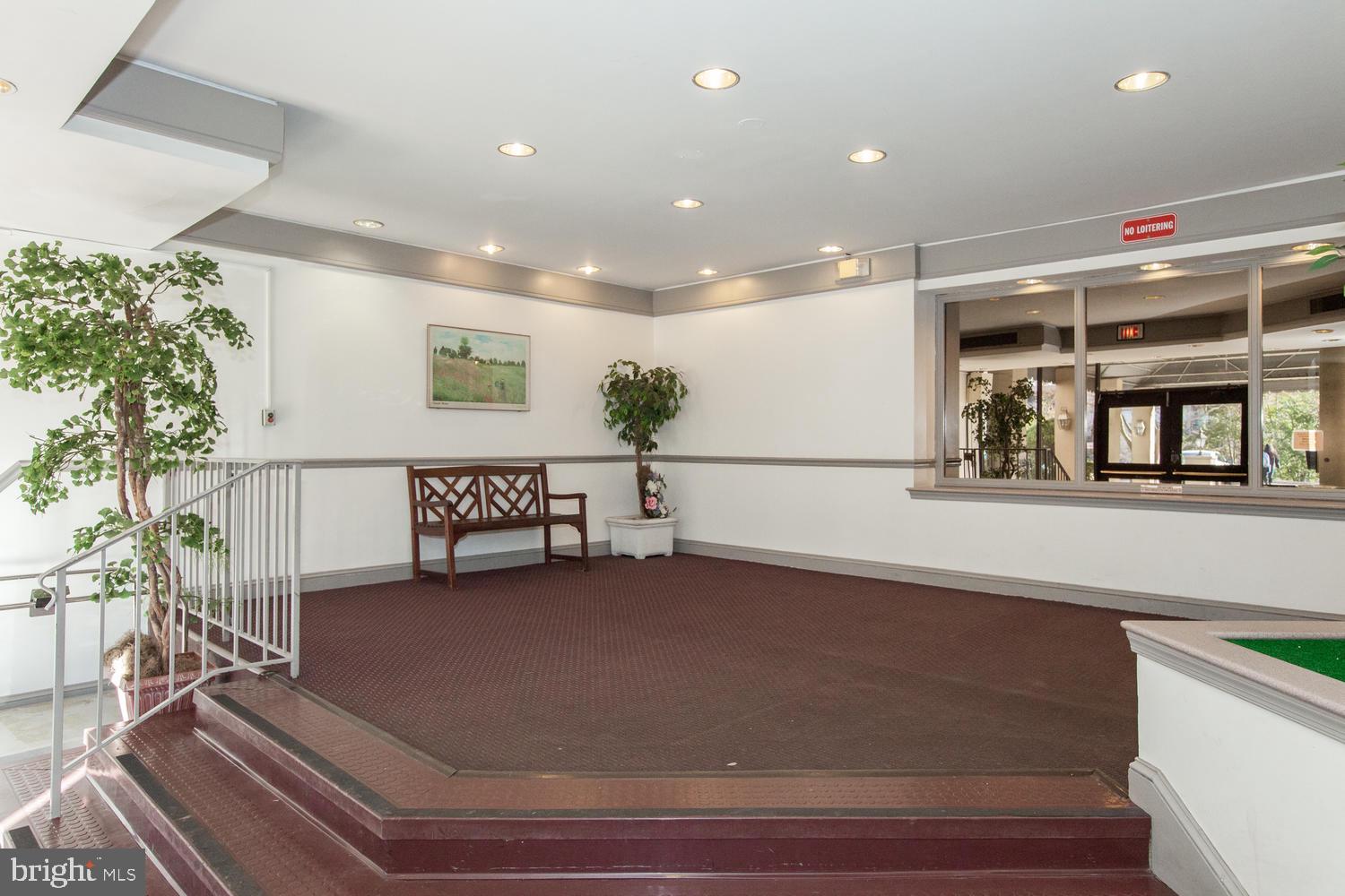 BRIARWOOD COURT - Residential