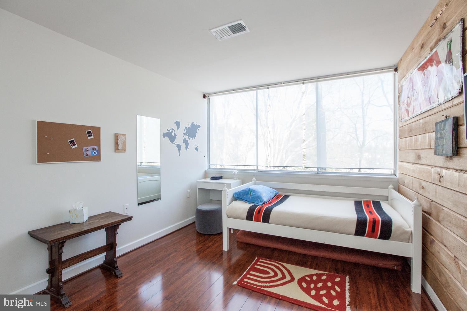 BRIARWOOD COURT - Residential