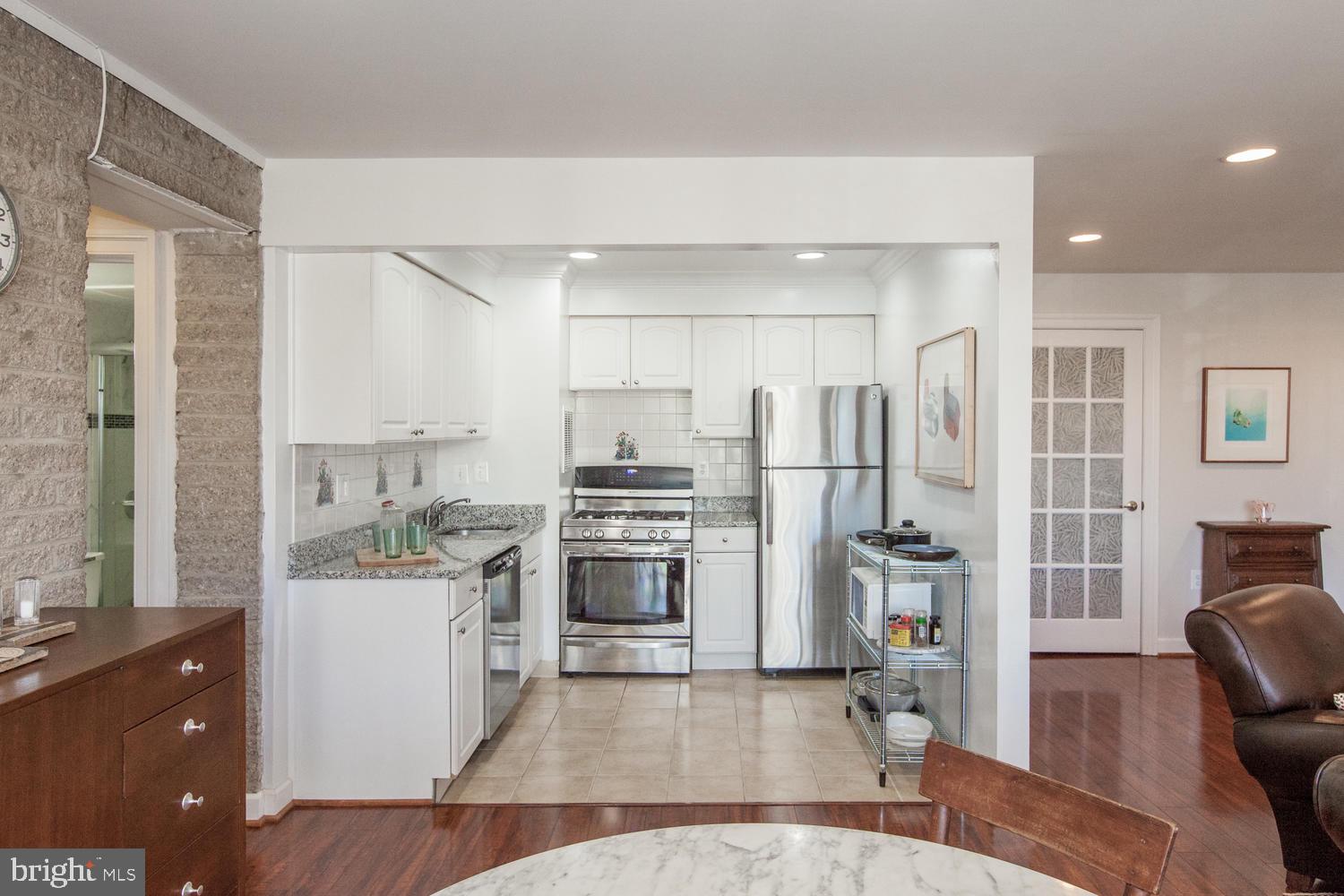 BRIARWOOD COURT - Residential