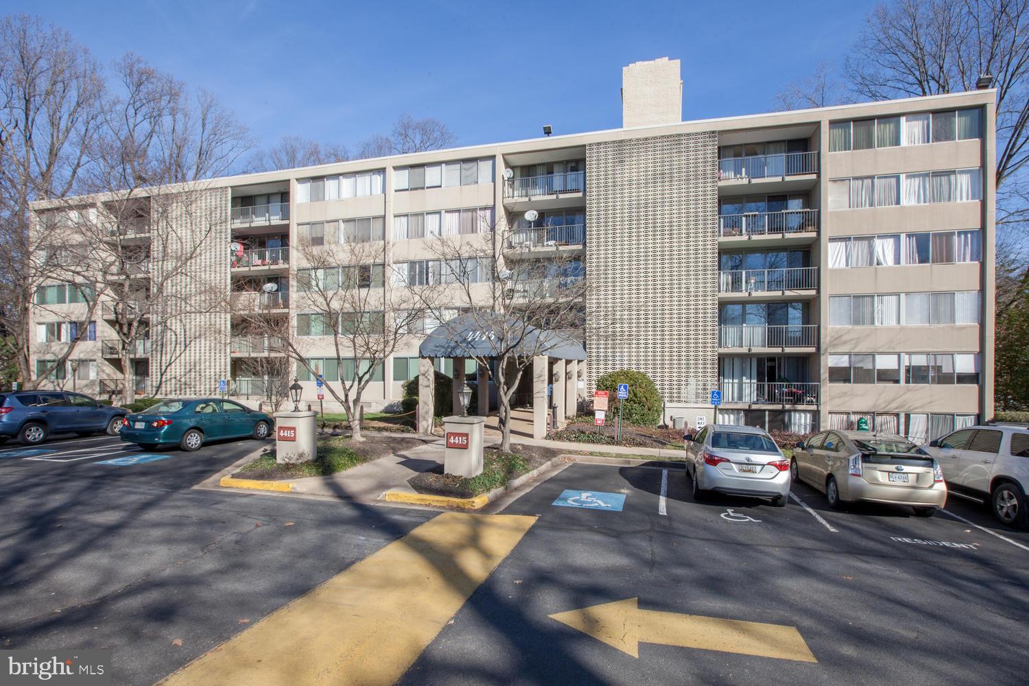 BRIARWOOD COURT - Residential