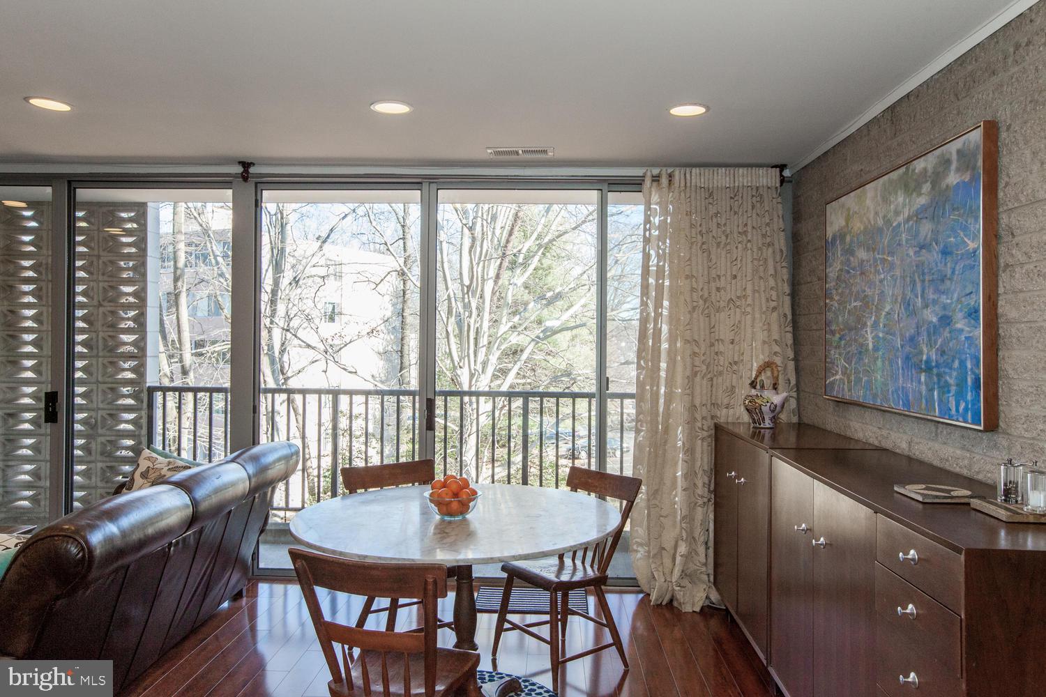 BRIARWOOD COURT - Residential